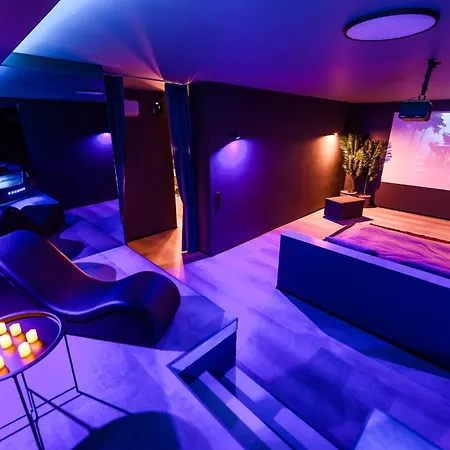Jacuzzi Cinema Shibui 5