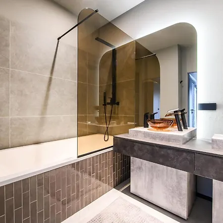 Jacuzzi Cinema Shibui 5 شقة