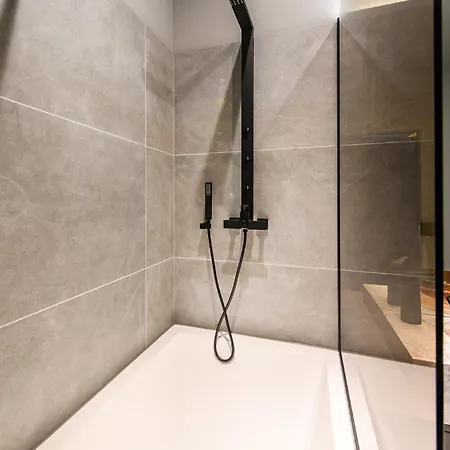 Jacuzzi Cinema Shibui 5 *
