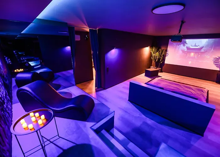 Jacuzzi Cinema Shibui 5