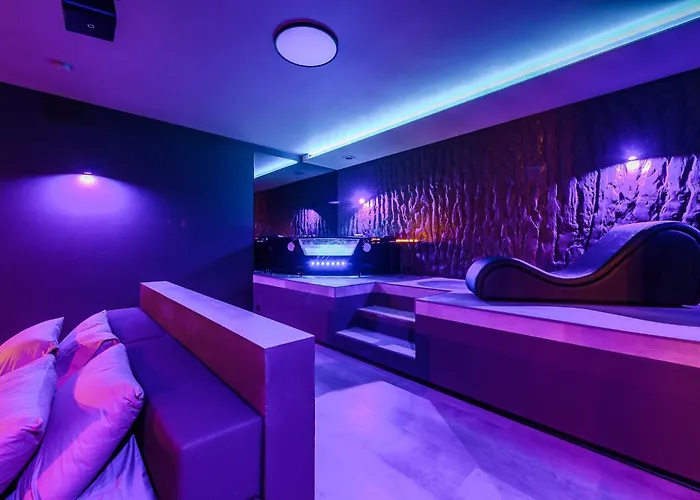 Jacuzzi Cinema Shibui 5