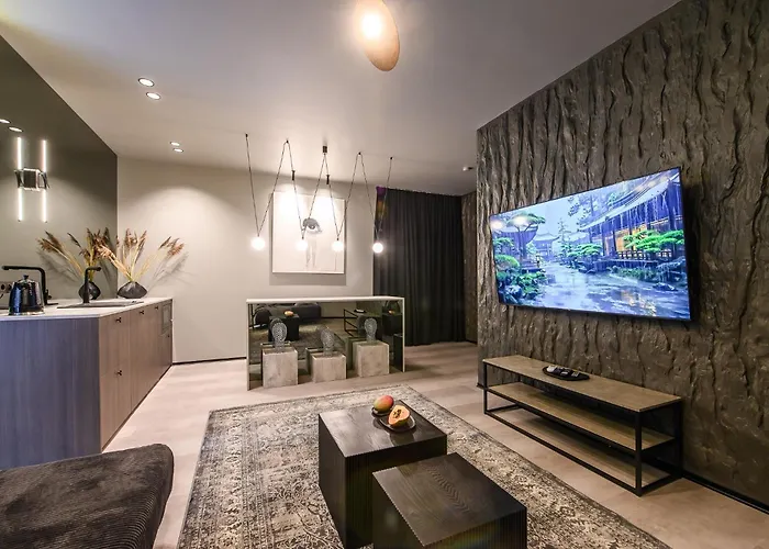 Jacuzzi Cinema Shibui 5 *