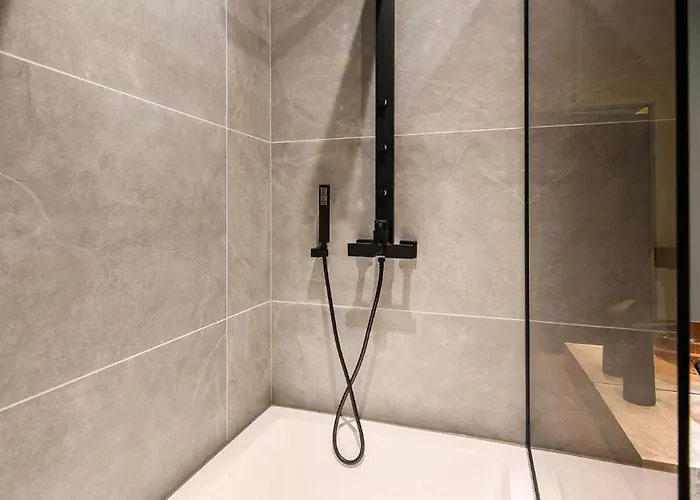 Jacuzzi Cinema Shibui 5 *